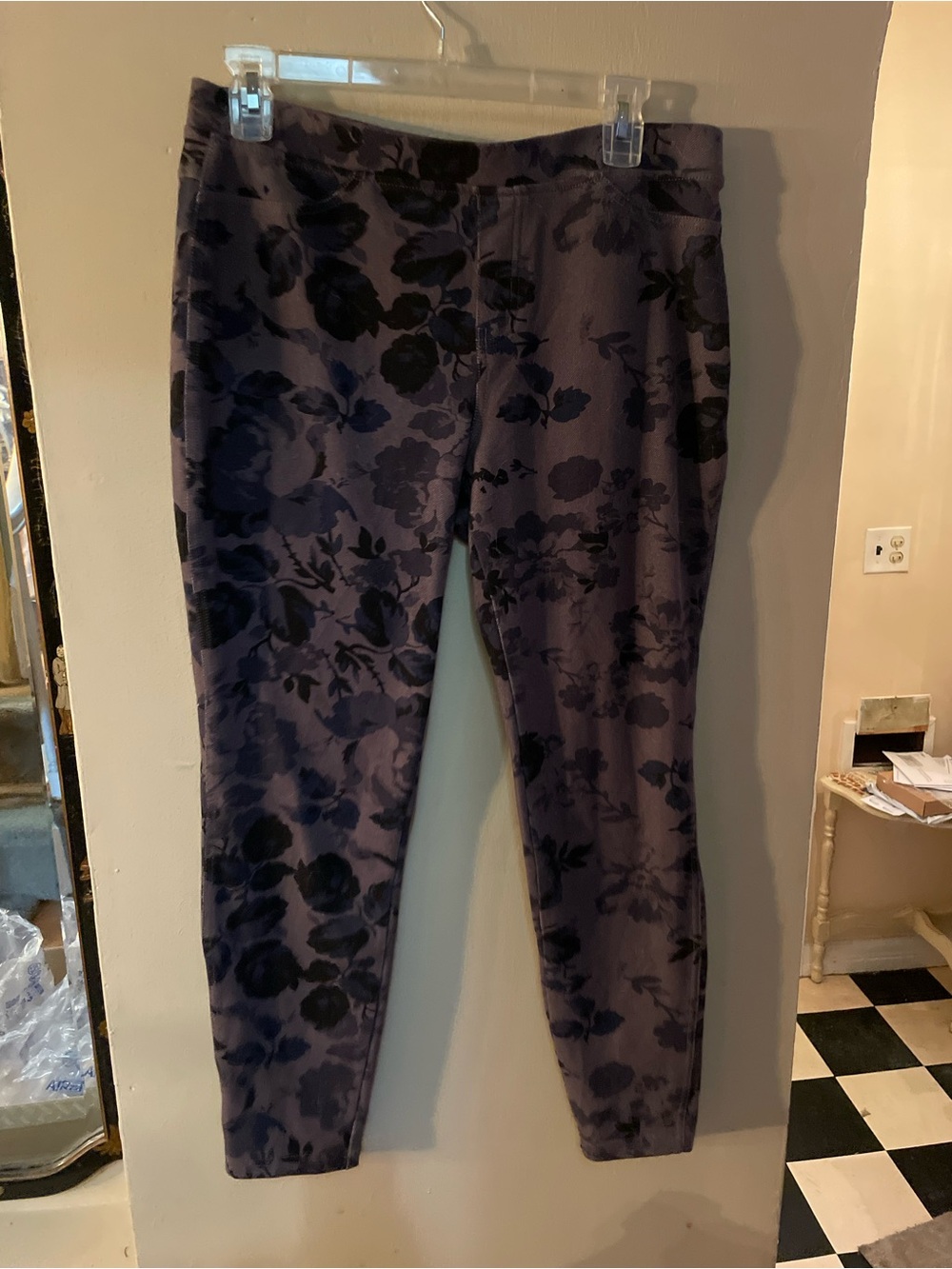 Women's Floral Print Stretch Jeans - Black on Dark Gray